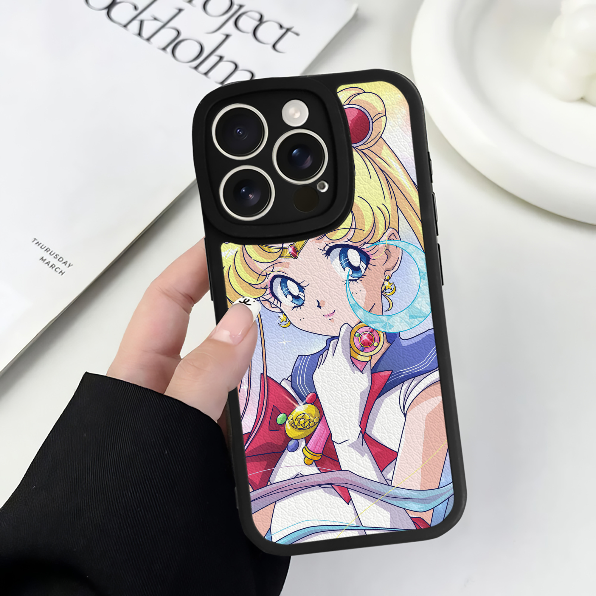 （画像用） 美少女戦士セーラームーン Sailor Moon 【iPhone 16シリーズ対応】シリコンスマホケース（レザー調） 材質：シリコン